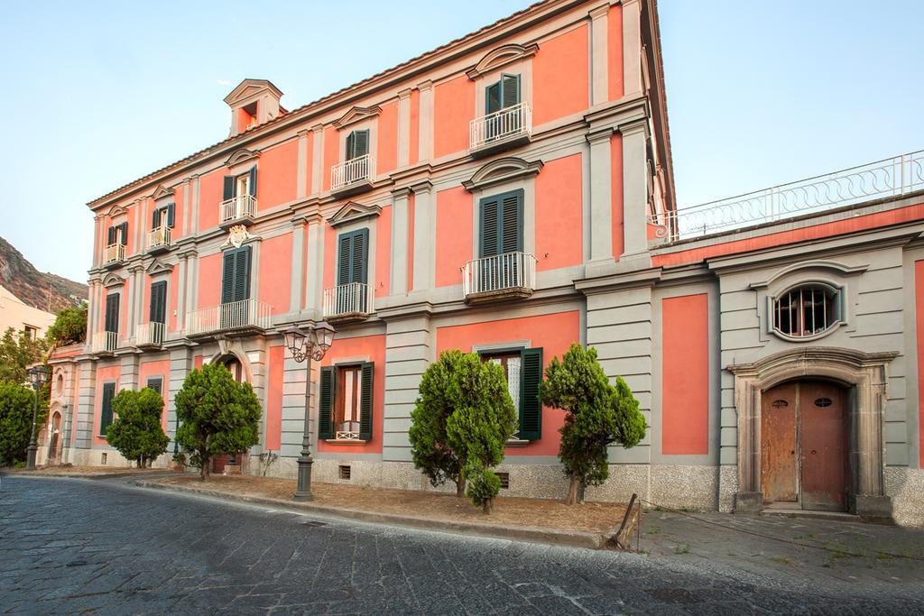 Palazzo Caracciolo Hotel Meta Exterior photo